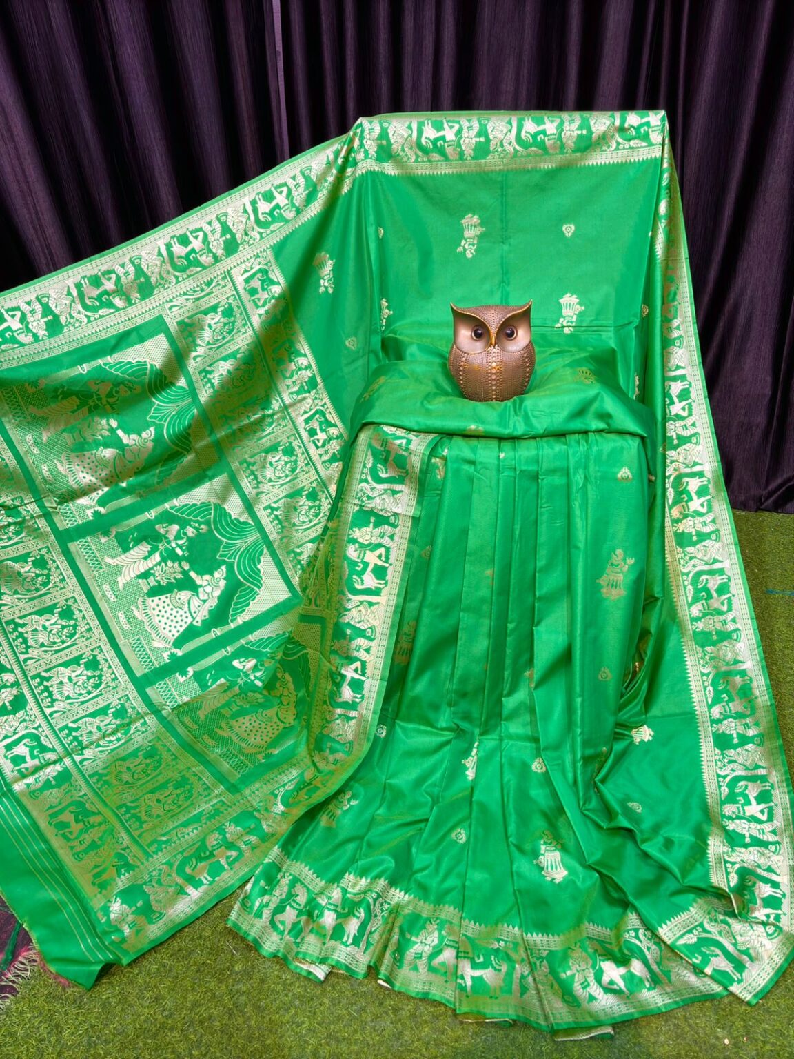 Emerald Elegance – Handcrafted Bishnupuri Silk Saree with Golden Accents