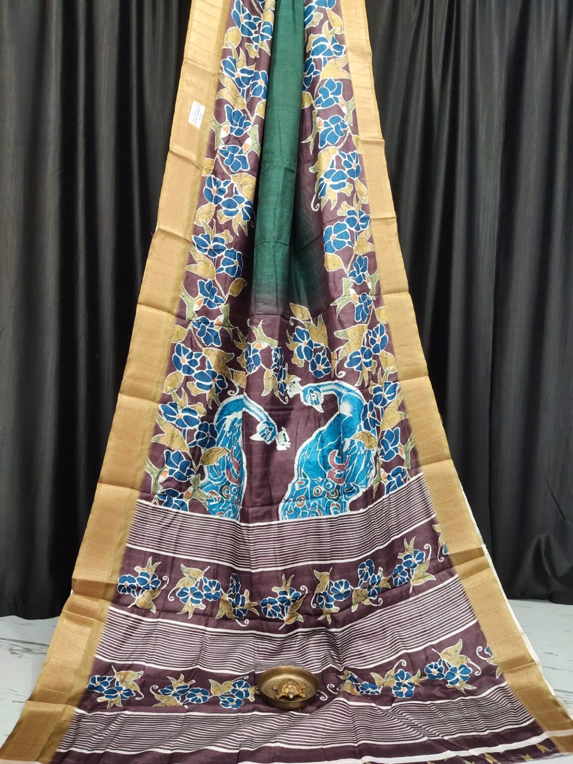 Golden Aura: Handcrafted Bapta Tissue Saree with Abstract Pattern & Blouse Piece