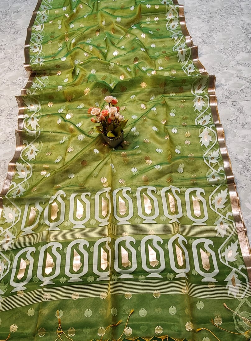 Graceful Green Handcrafted Muslin Silk Jamdani Saree with Zari Butti Design and Border