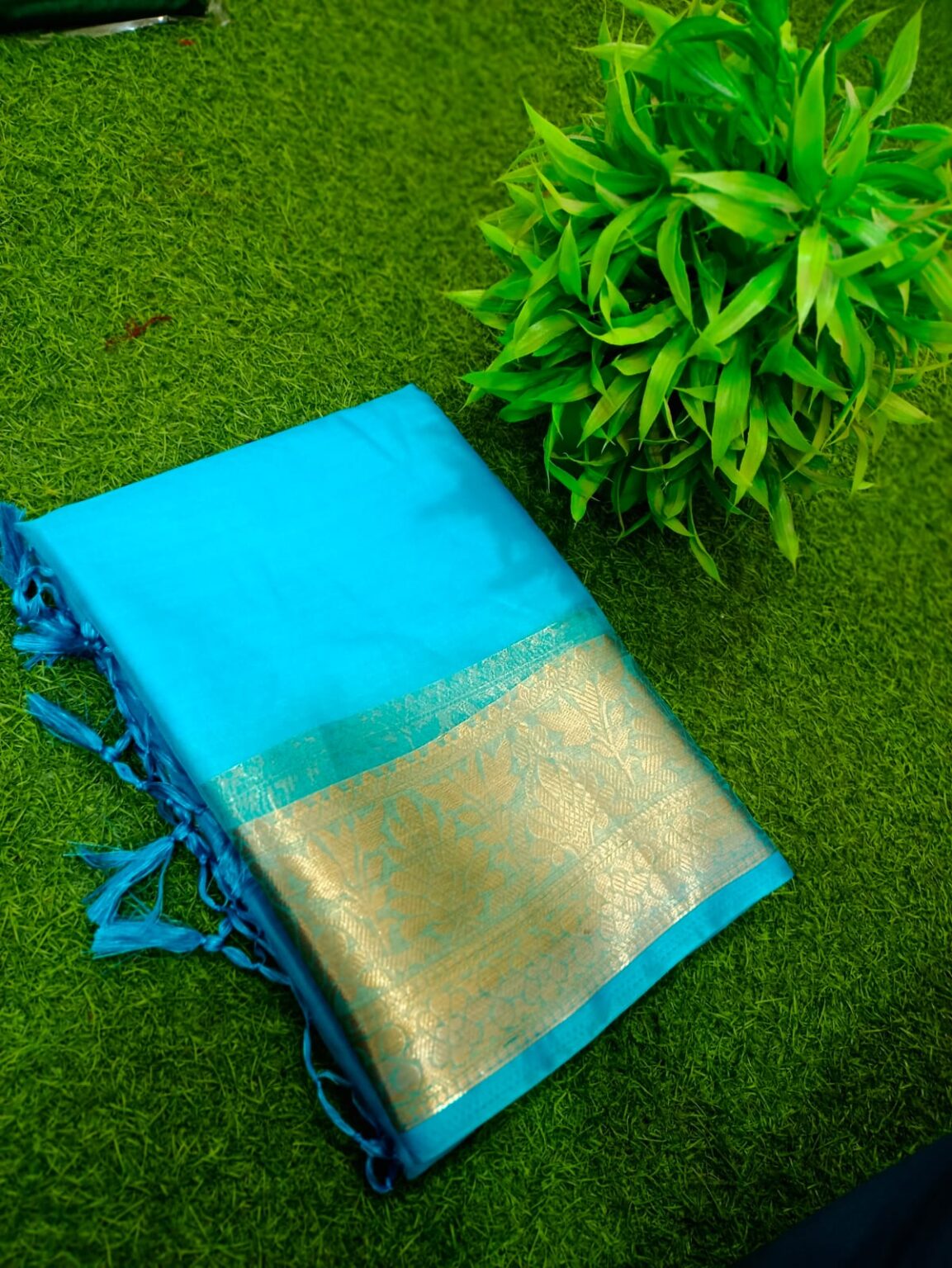 Graceful Handcrafted Sky Blue Maslin Organza Saree with Golden Zari Border & Matching Blouse Piece – Free Size